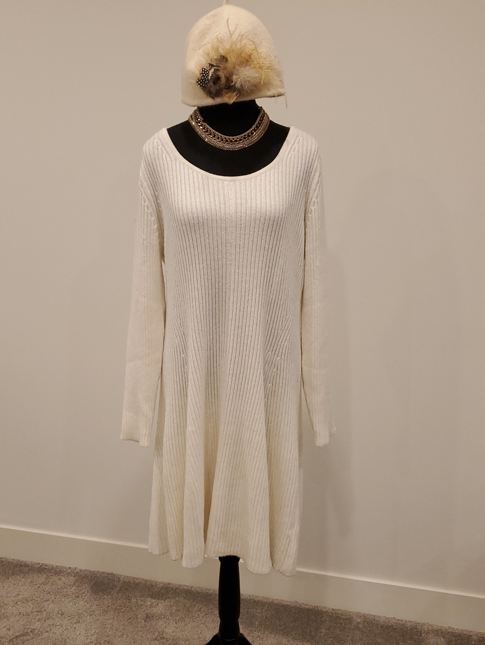 Shop the Look-NWT Tommy Hilfiger Long Sweater Dress XXL Beret/Feathered,Necklace